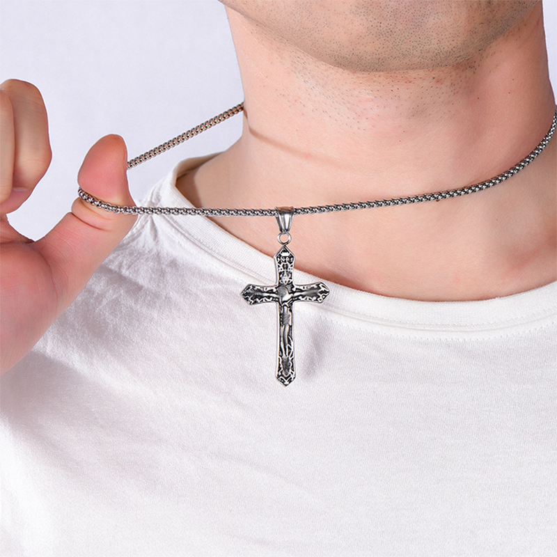 Collier avec pendentif croix punk en acier inoxydable