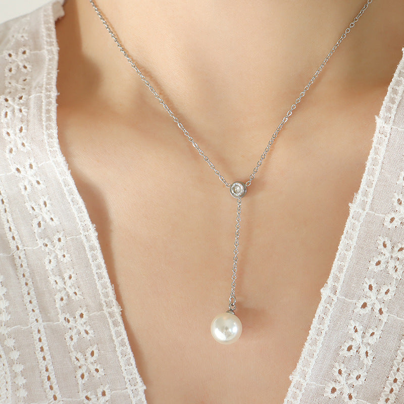 Collier en or 18 carats PVD avec une seule perle d'imitation CZ
