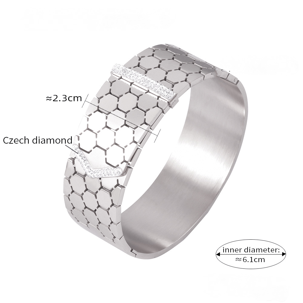 Stainless Steel 18K Gold PVD Niche Hollow Bracelet