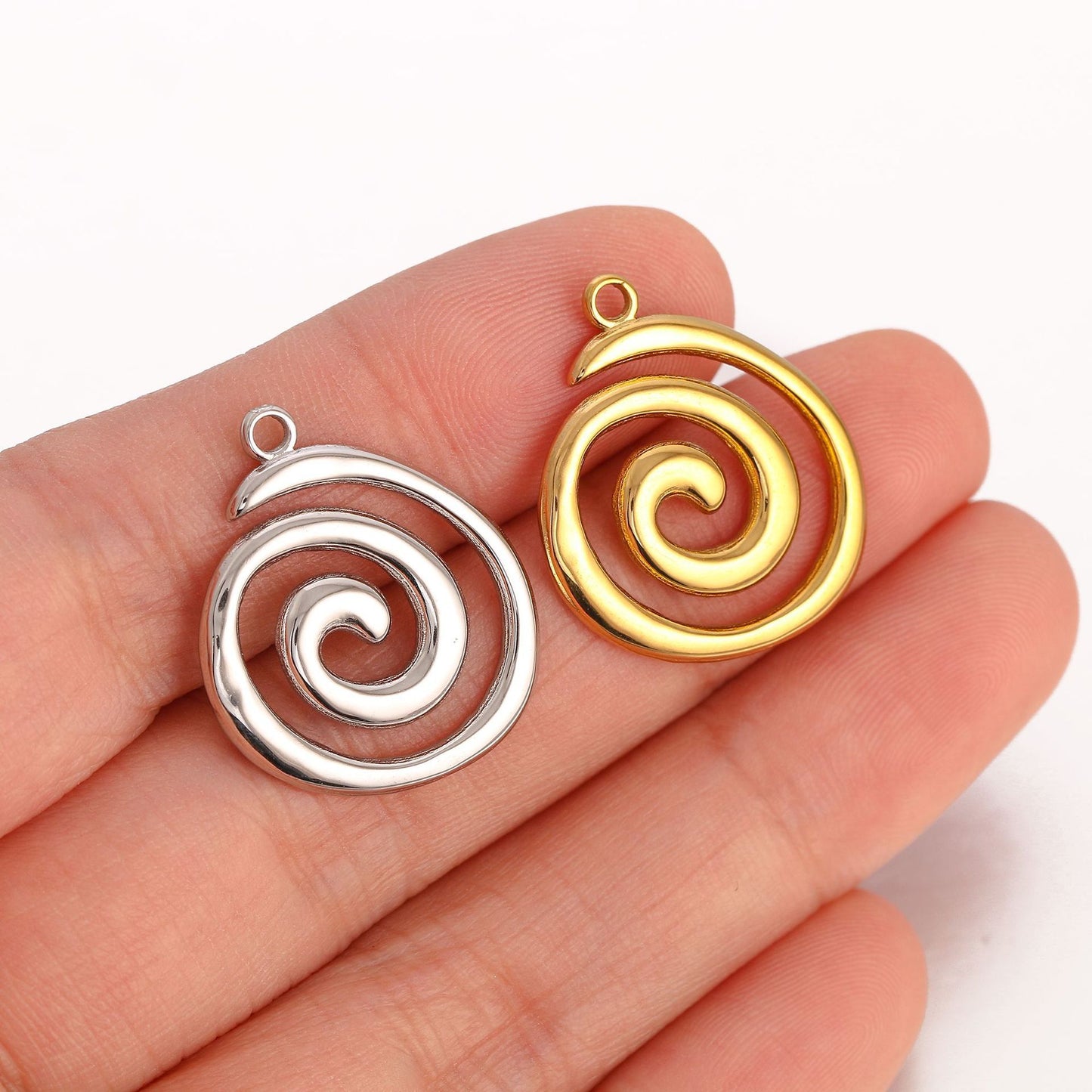 Pendentif en forme de cercle en spirale en acier inoxydable