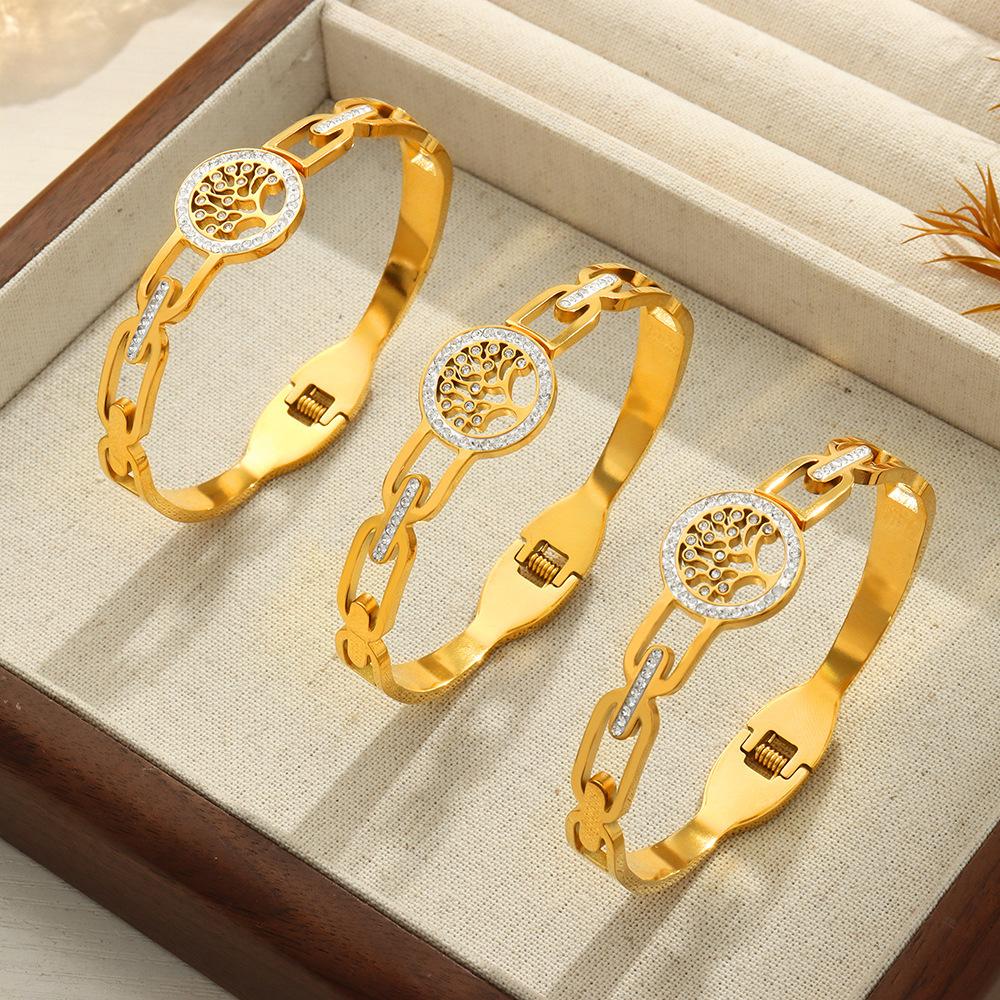 Bracelet en acier inoxydable avec motif creux en zircon cubique