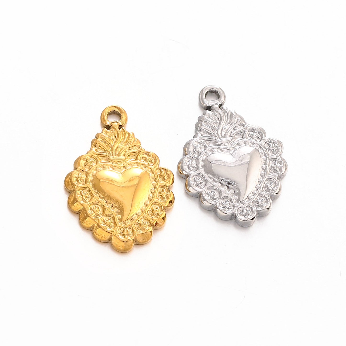 Pendentif en acier inoxydable en forme de cœur à motif rétro