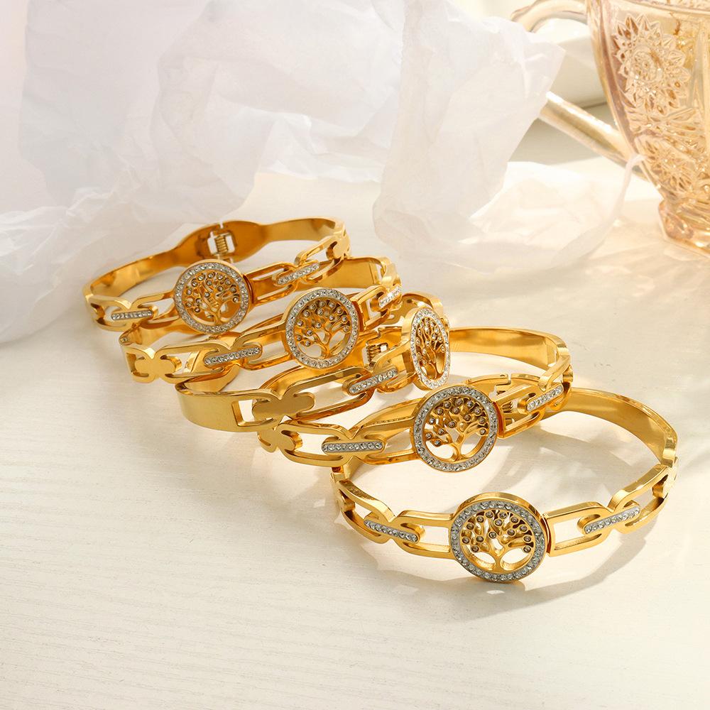 Bracelet en acier inoxydable avec motif creux en zircon cubique