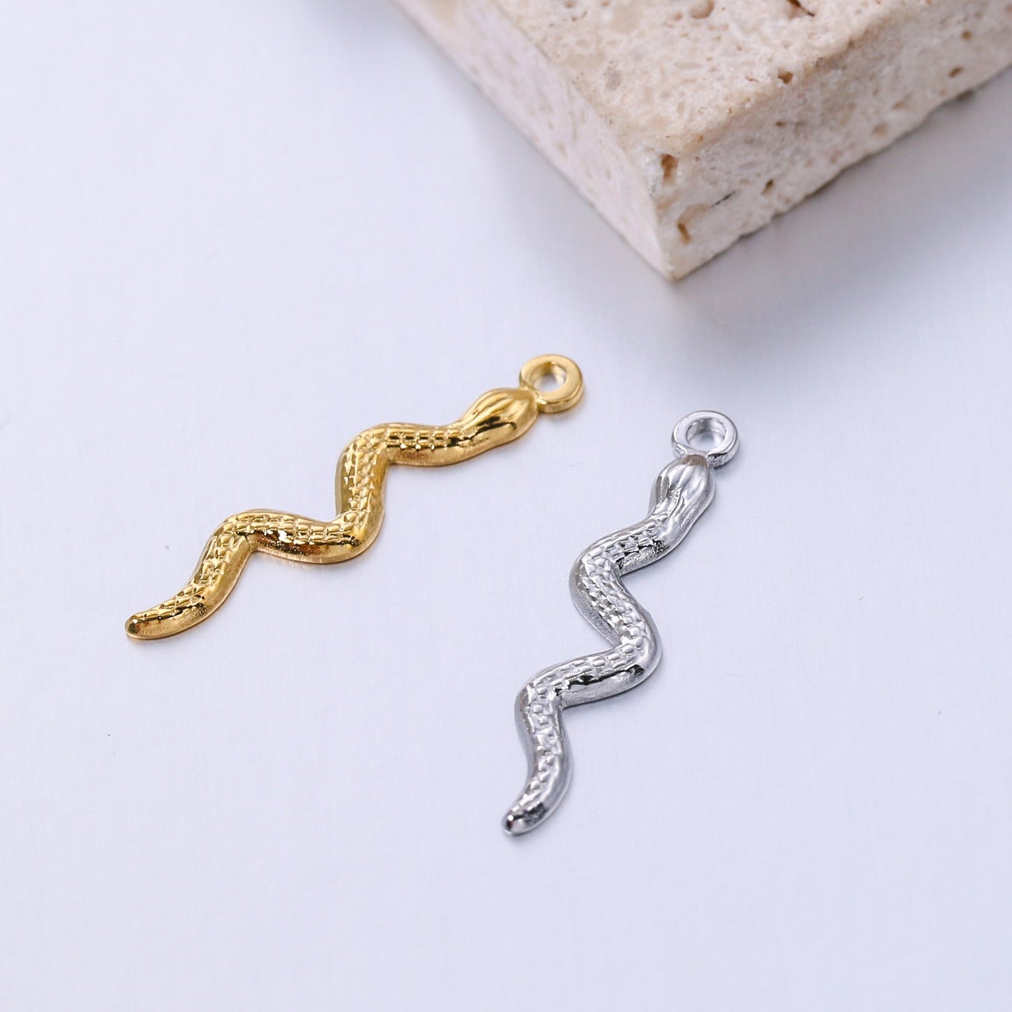 Pendentif serpent en acier inoxydable