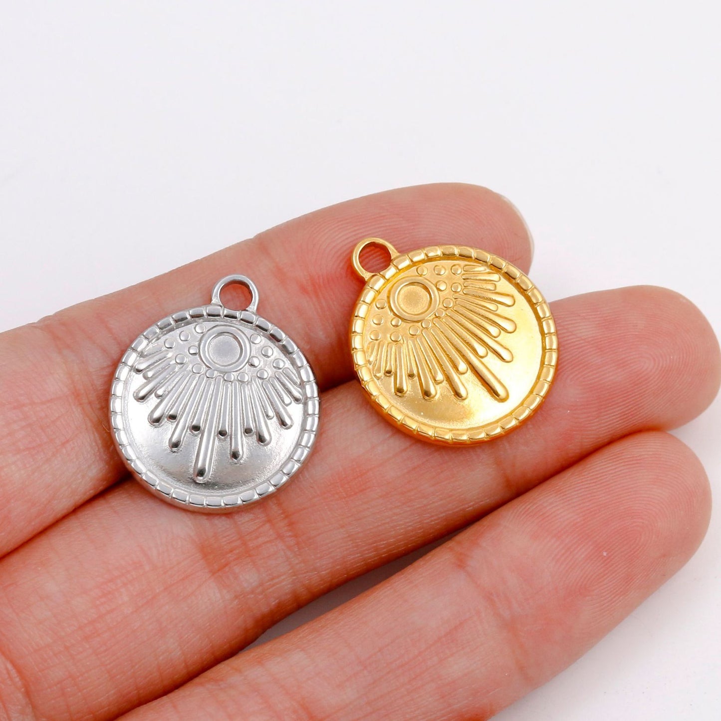 Pendentif Soleil 3D en acier inoxydable