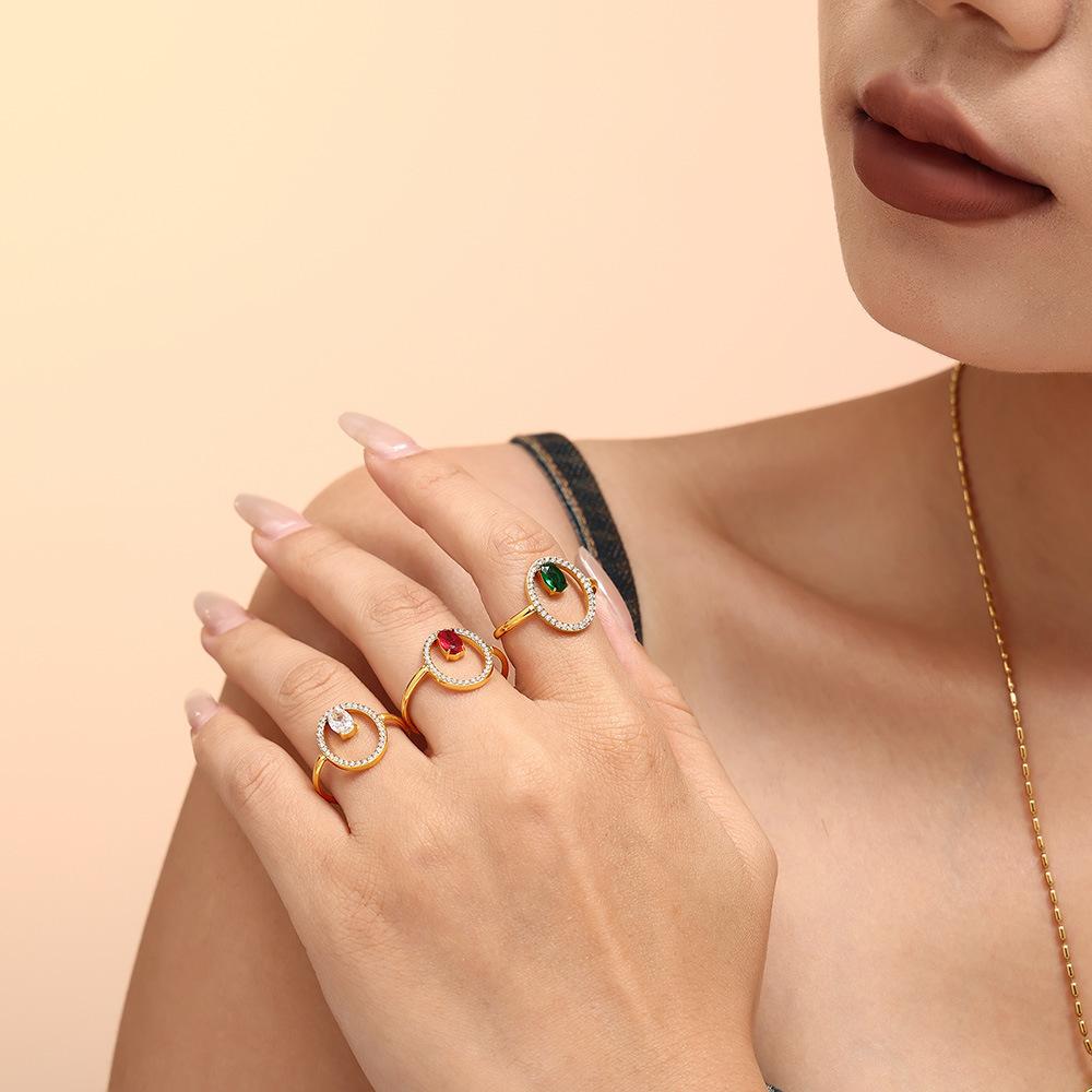 Bague en acier inoxydable avec incrustation de zircone cubique et ligne ovale