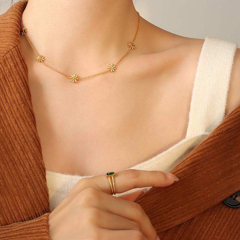 Daisy Stainless Steel Chain Necklace