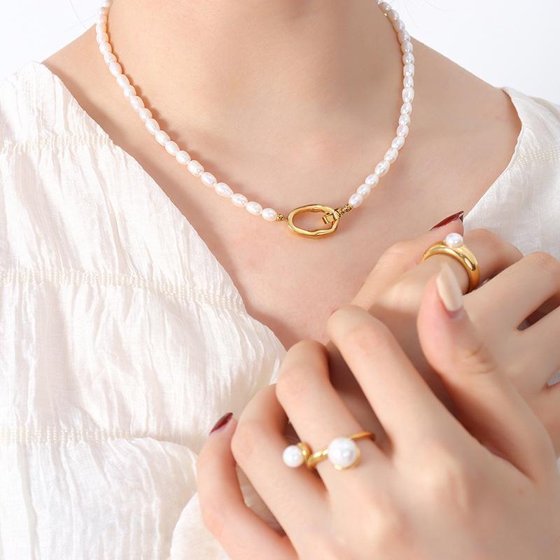 Clasp Pendant Freshwater Pearl Necklace