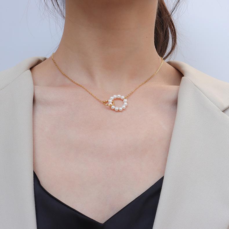 Collier avec pendentif en forme de cercle en perles d'imitation