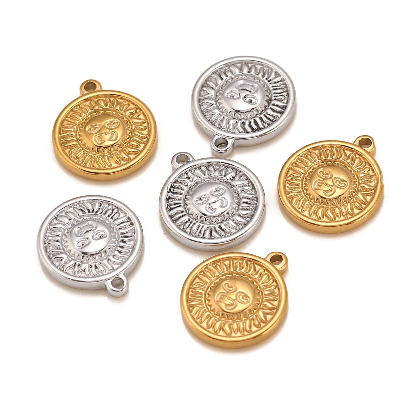 Pendentif rond en acier inoxydable avec soleil souriant en relief