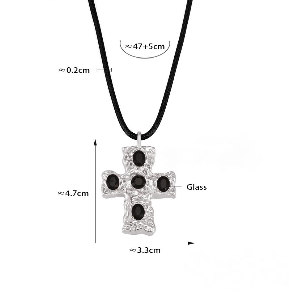 Collier en acier inoxydable avec croix texturée et zircone cubique