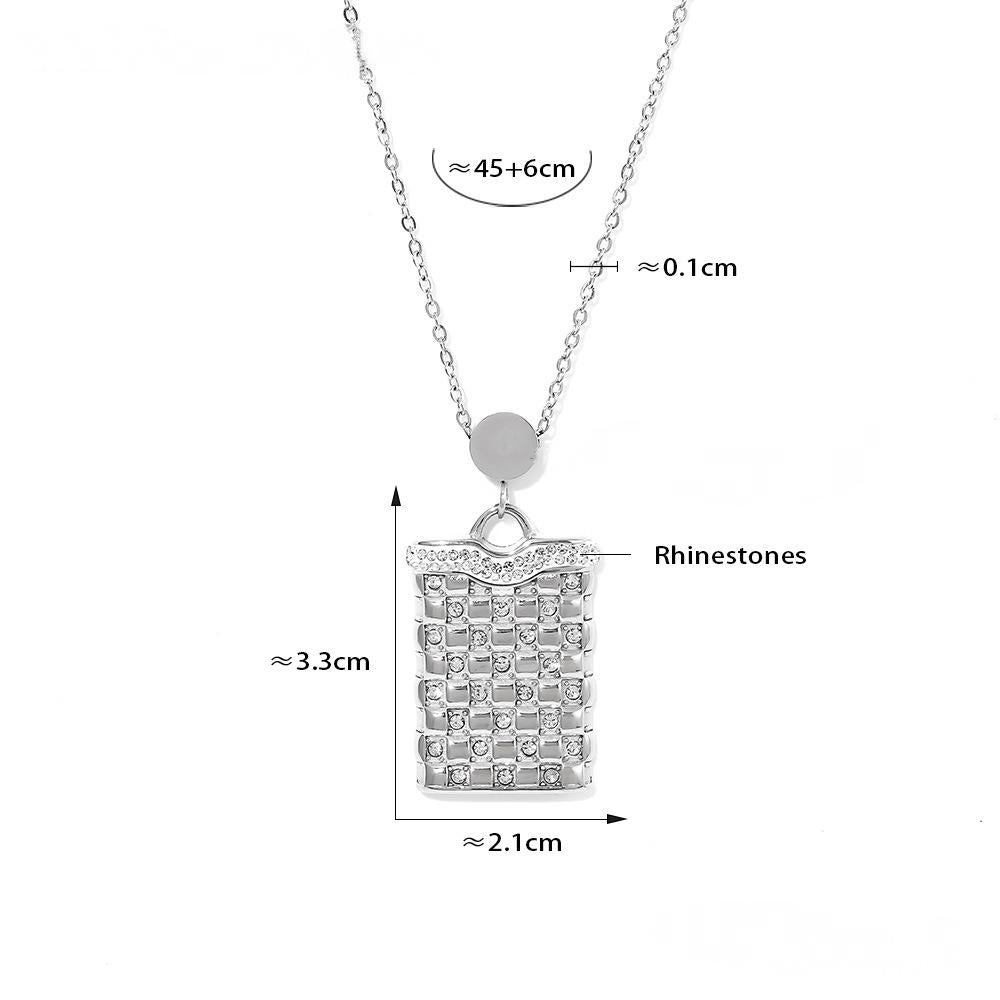 Collier avec pendentif rectangulaire en zircone cubique incrusté de carreaux